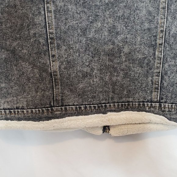 Disturbed Upcycled Denim Vest Adult Sm Faux Sherpa - Picture 3 of 8